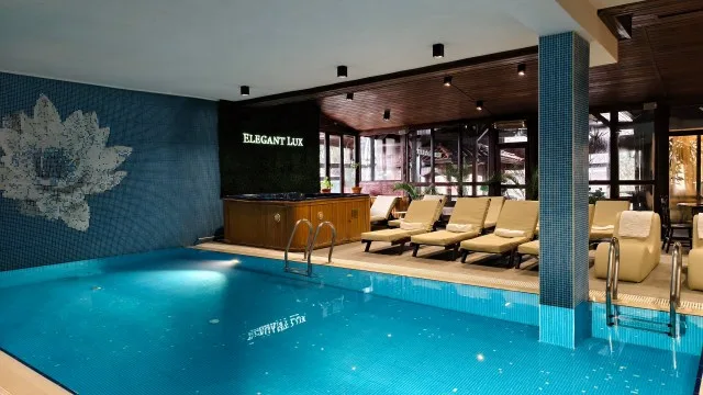 المسبح الداخلي